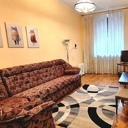 Cozy Apartment On Nezalezhnosti Avenue Charkiw Exterior foto