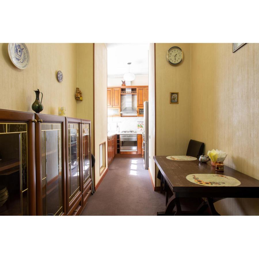 Cozy Apartment On Nezalezhnosti Avenue Charkiw Exterior foto