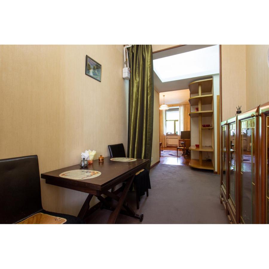 Cozy Apartment On Nezalezhnosti Avenue Charkiw Exterior foto