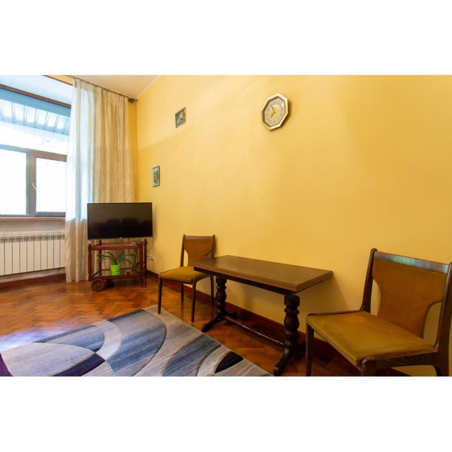 Cozy Apartment On Nezalezhnosti Avenue Charkiw Exterior foto