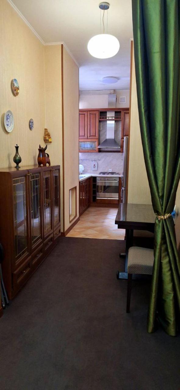 Cozy Apartment On Nezalezhnosti Avenue Charkiw Exterior foto